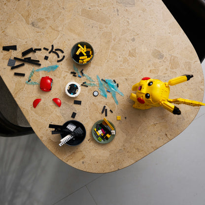 LEGO Pokémon Pikachu en Pokéball Bouwpakket voor Volwassenen 72152 (verkrijgbaar vanaf 1 mei 2026)