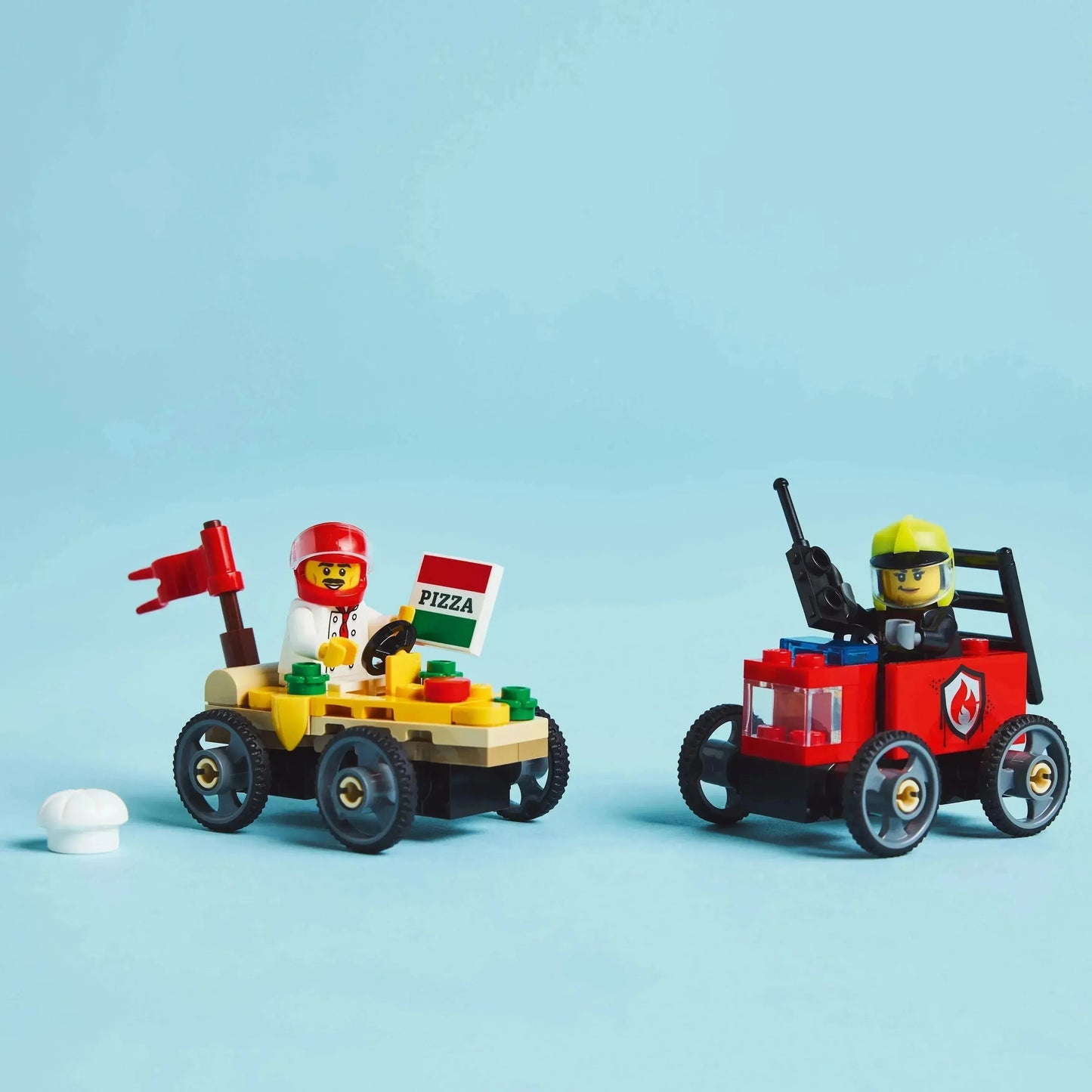 LEGO Raceauto pakket: pizzabestelwagen vs Brandweerwagen 60458 City