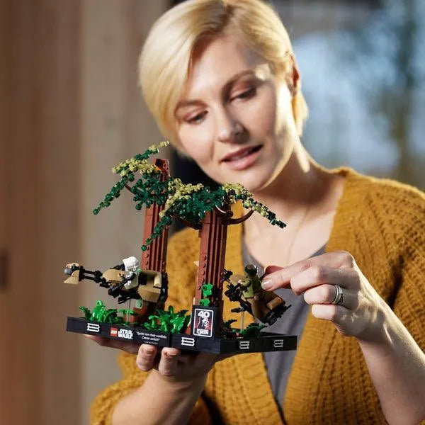 LEGO Endor Speeder Bike Chase Diorama 75353 StarWars LEGO STARWARS @ 2TTOYS | Official LEGO shop😊🥰 LEGO €. 67.48
